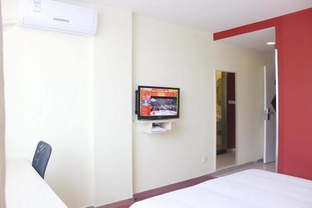 Hanting Hotel Yibin Zhongshan Street Exterior photo